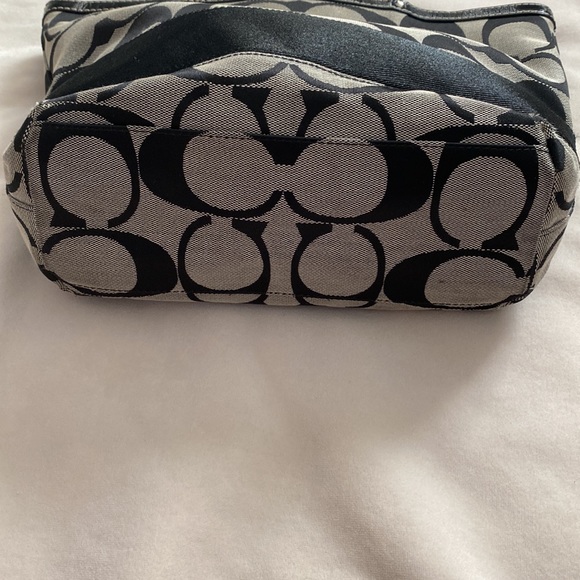 Coach Handbag - Picture 3 of 10